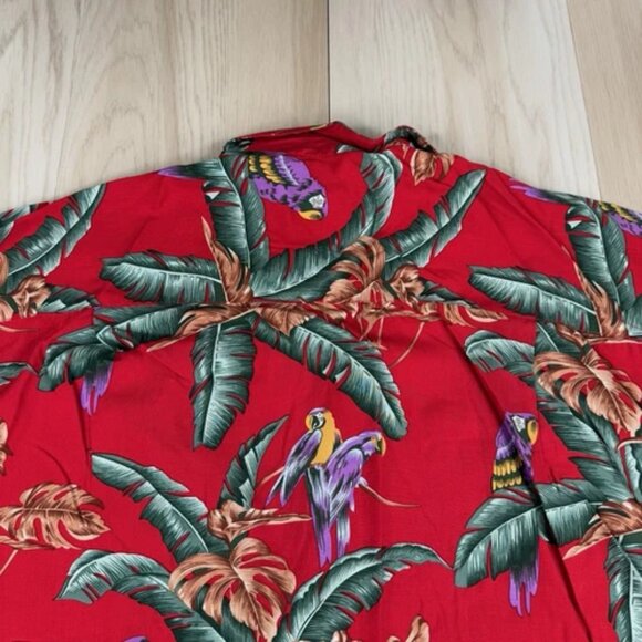 Paradise Found Shirt Men’s 2XL XXL Red Magnum PI Tropical Floral Parrot Camp - Picture 8 of 9